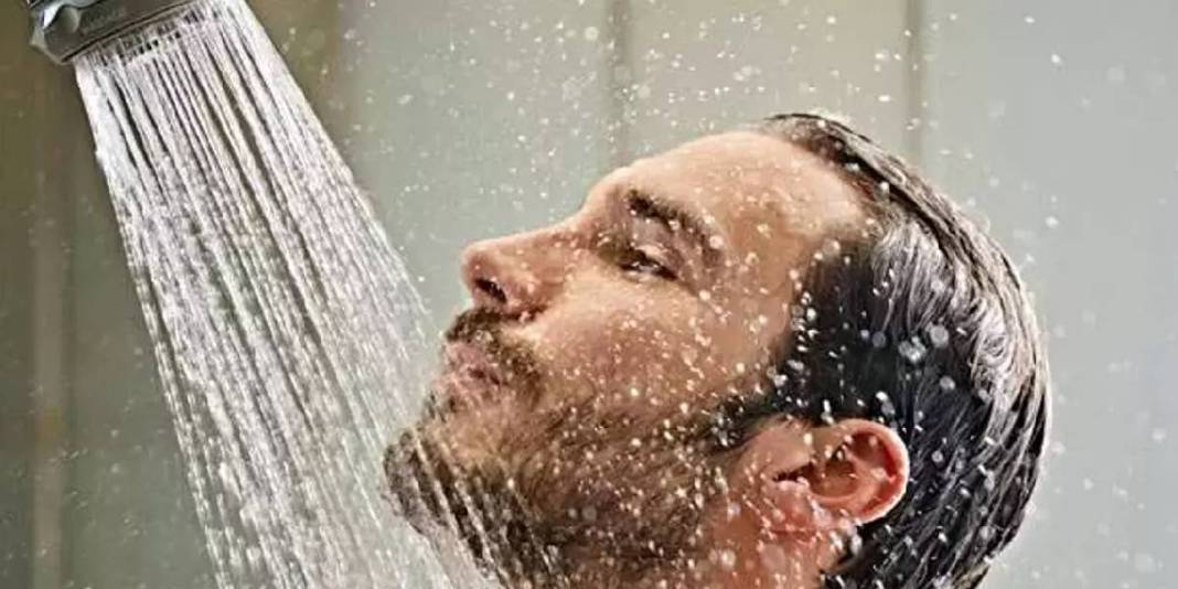 Yıllardır tartışılıyordu, uzmanı son noktayı koydu! Duş sabah mı alınmalı, gece mi? İşte cevabı… 2